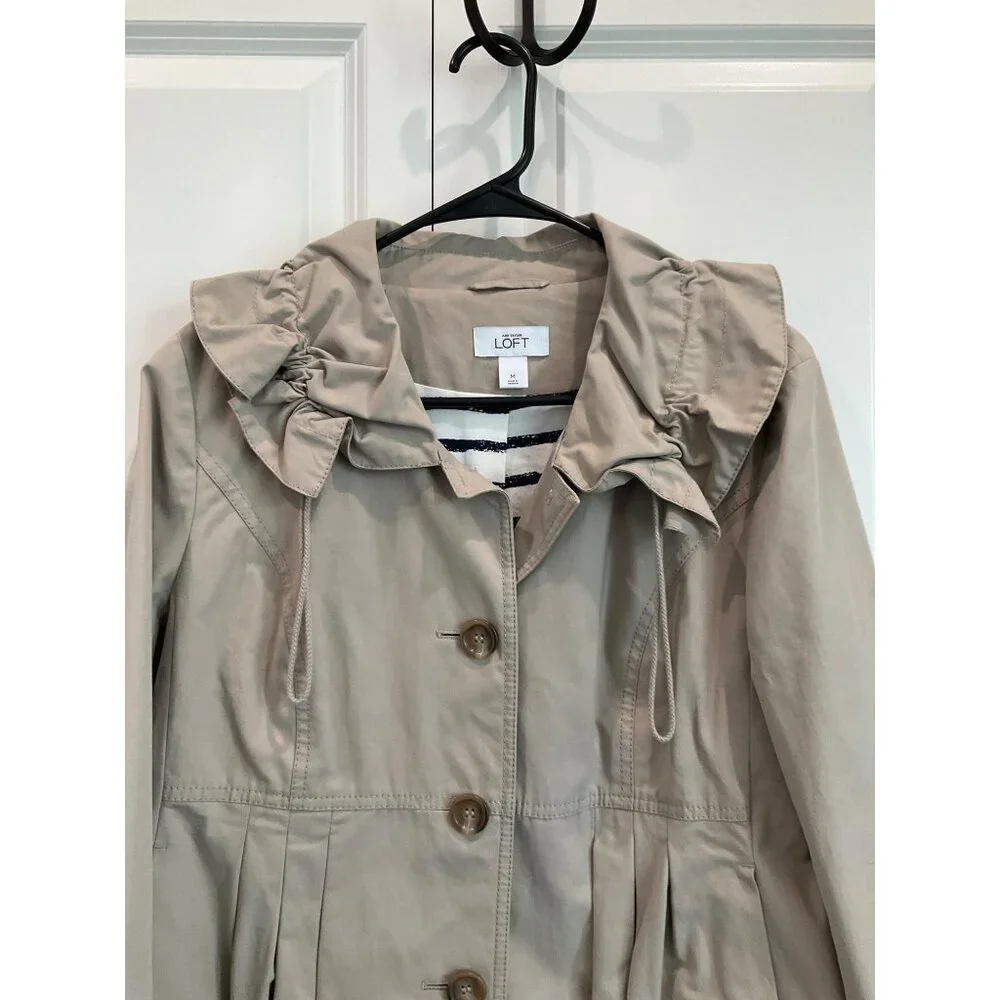 Ann Taylor LOFT Khaki Women's jacket size Medium - Picture 3 of 8